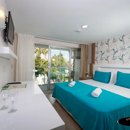 Clover Magic Altinkum Park ホテル