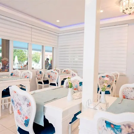 Clover Magic Altinkum Park ホテル