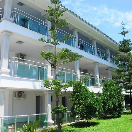 ホテル Clover Magic Altinkum Park シダ